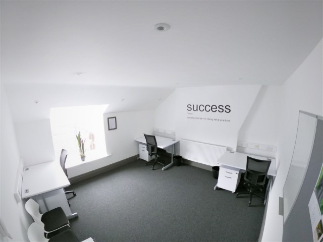 Three person office to let in Buxton